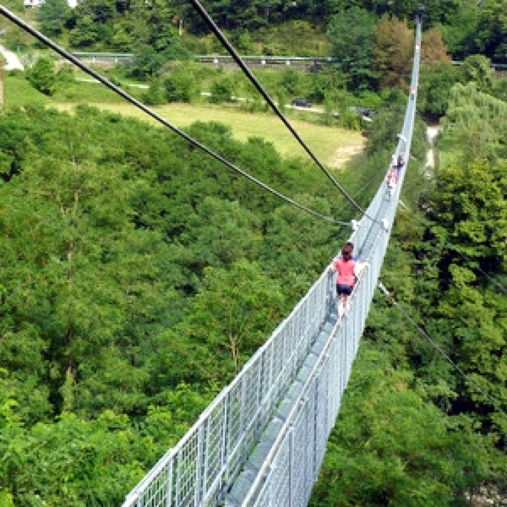 San Marcello Piteglio (PT)
Ponte sospeso con 227 m di lunghezza e alto 36m