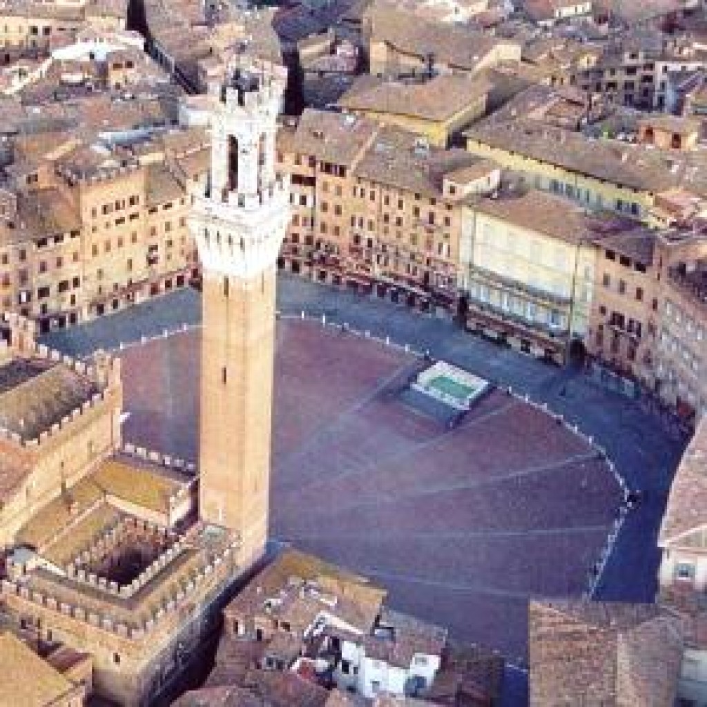 Siena (SI)
Piazza del Campo risalente a 1169