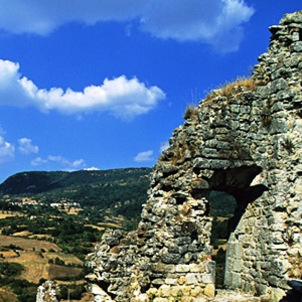 Cstel'Azzara (GR)
Ruderi di fortificazione medievale