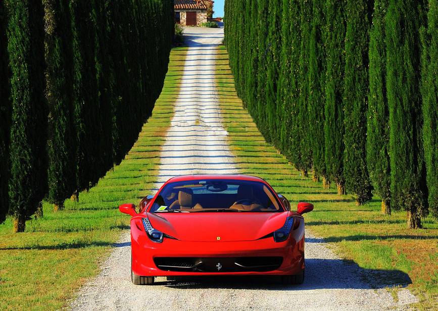 Ferrari in Toscana